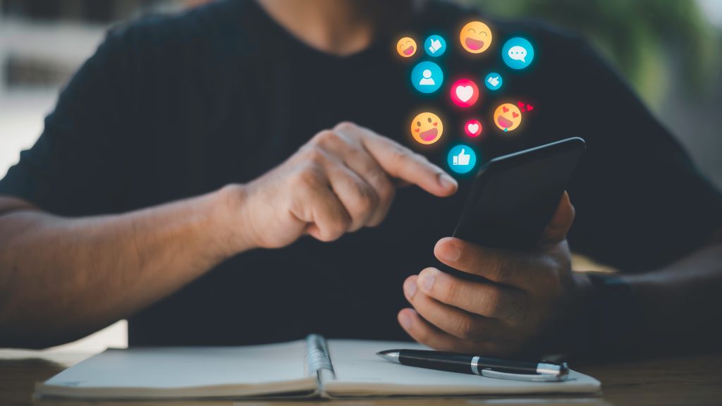 Réseaux sociaux : comment publier régulièrement en 2 heures par mois